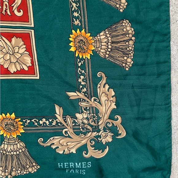 Hermès - Forest Green Silk Sunflower Scarf - Picture 3 of 16